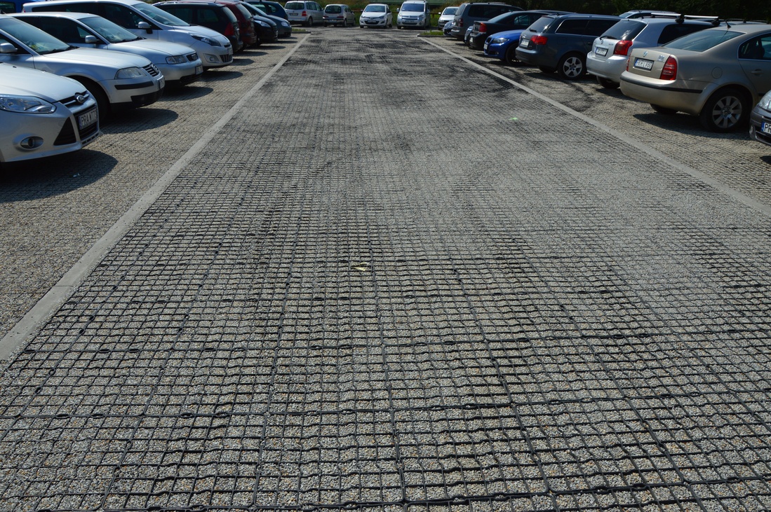 Parking oraz droga wjazdowa dla samochodów osobowych