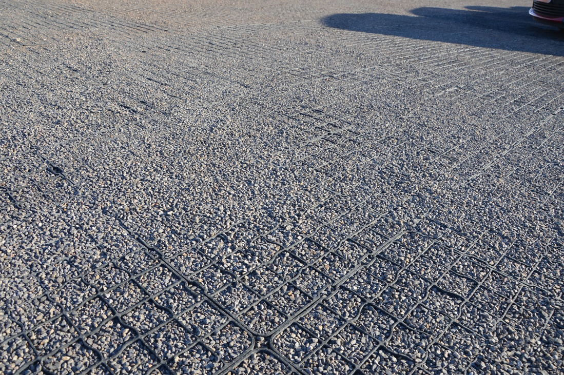Nawierzchnia parkingu z wypełnieniem kamiennym