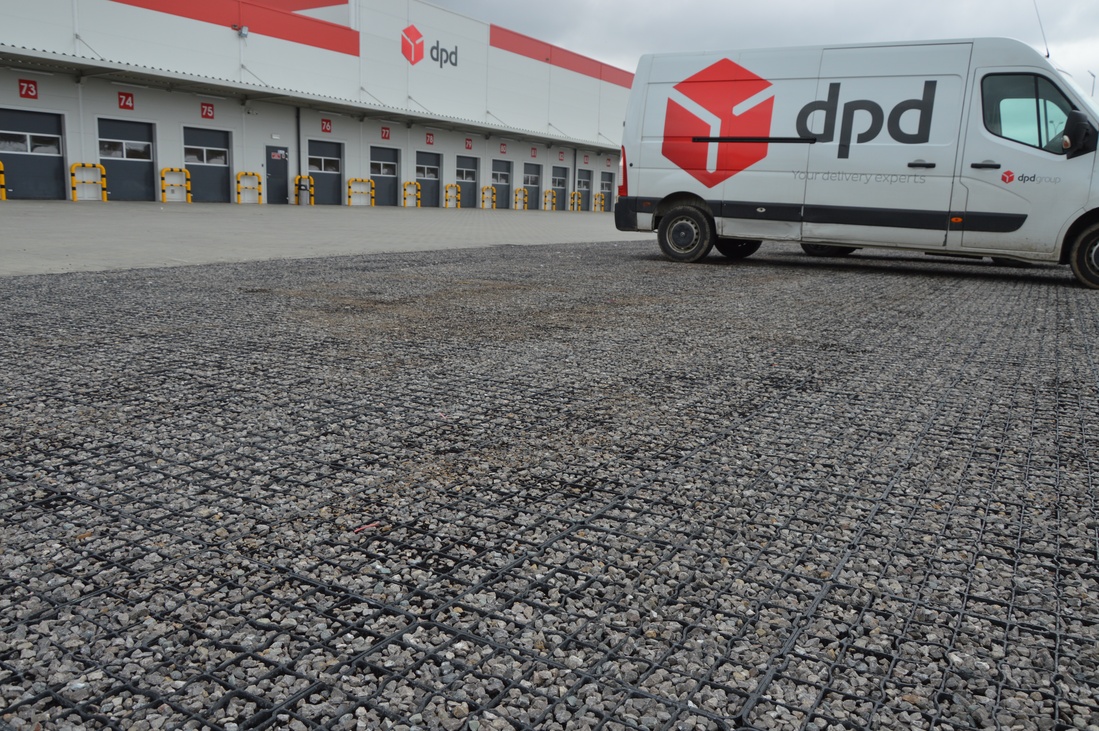 Parking dla samochodów osobowych przy centrum logistycznym