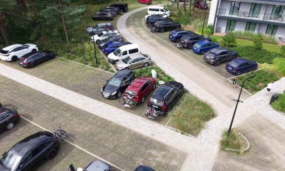 parking przy hotelu Saltic w Łebie z nawierzchnią z ekokraty N40 PRO