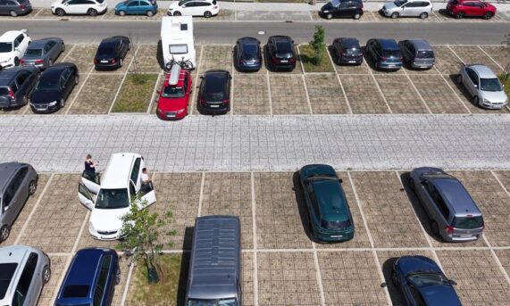 parking z ekokraty N40 PRO wypełnionej kruszywem widoczny z lotu ptaka