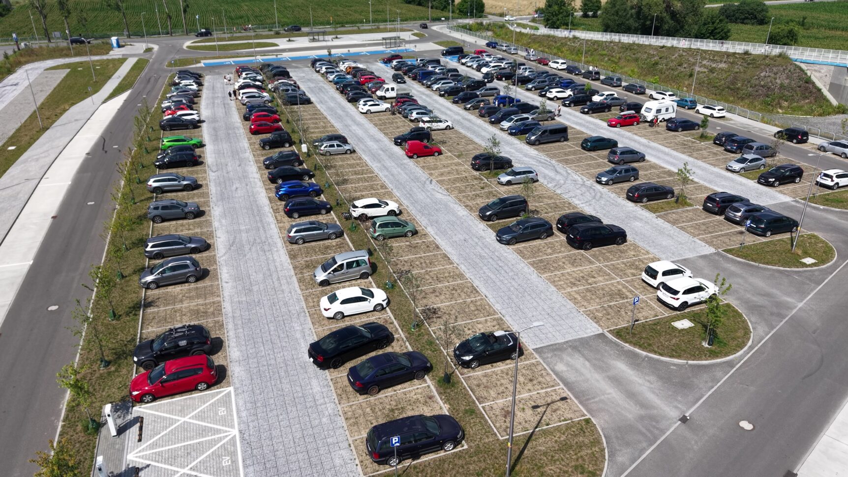 centrum przesiadkowe w Opolu z parkingiem wykonanym z ekokraty N40 PRO