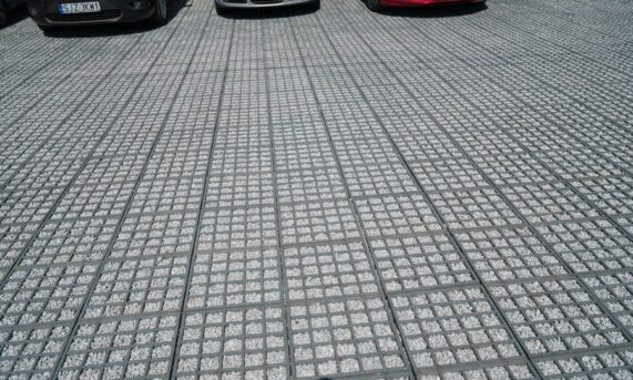 montaż panelu ekokraty HYDROGRAVEL PRO GREY na podbudowie