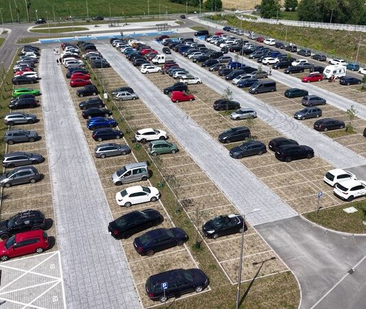 centrum przesiadkowe w Opolu z parkingiem wykonanym z ekokraty N40 PRO