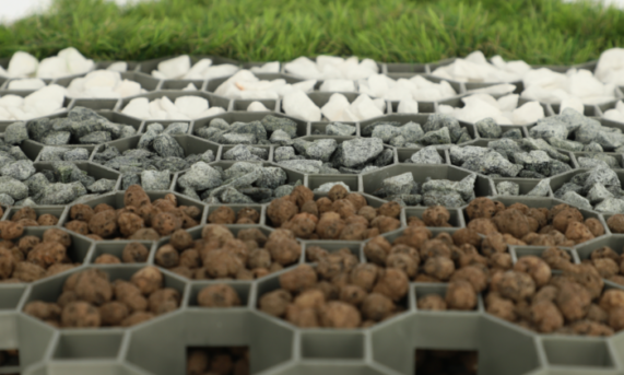MULTIGRAVEL GREEN z wypełnieniem z trawy i dekoracyjnego kruszywa