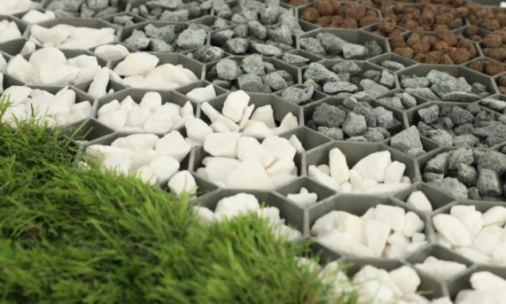 MULTIGRAVEL GREEN z wypełnieniem z trawy białego kamienia i szarego kruszywa