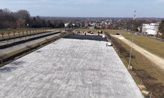 realizacja dużego parkingu z ekokraty N40 PRO z widoku z góry