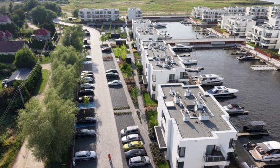 parkingi z ekokraty przy apartamentach i marinie Solmarina w Gdańsku
